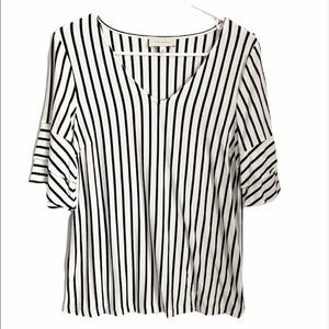 🟢Skies Are Blue Striped V-neck Top Ruffle Sleeves S